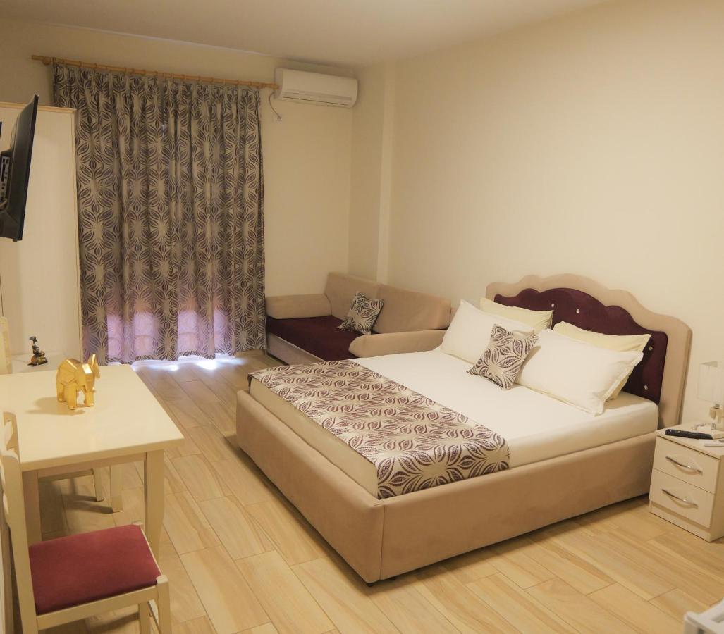 Hotel Vila Dedej Durres Bagian luar foto