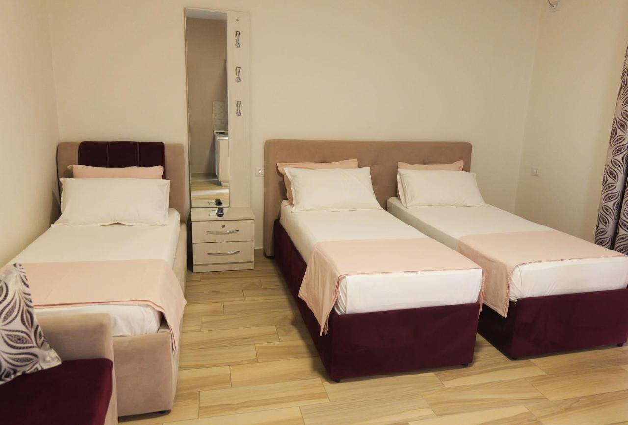 Hotel Vila Dedej Durres Bagian luar foto