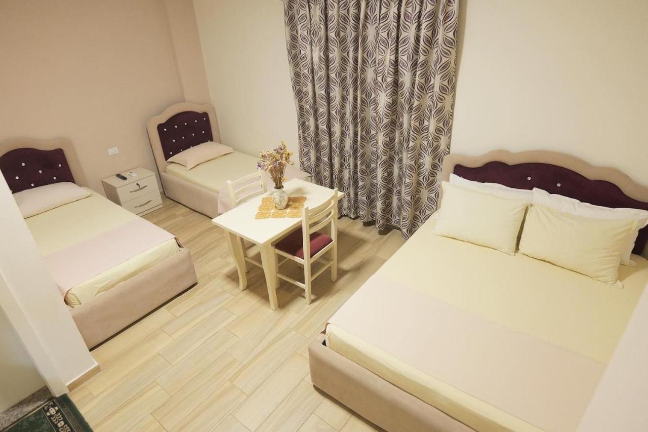 Hotel Vila Dedej Durres Bagian luar foto