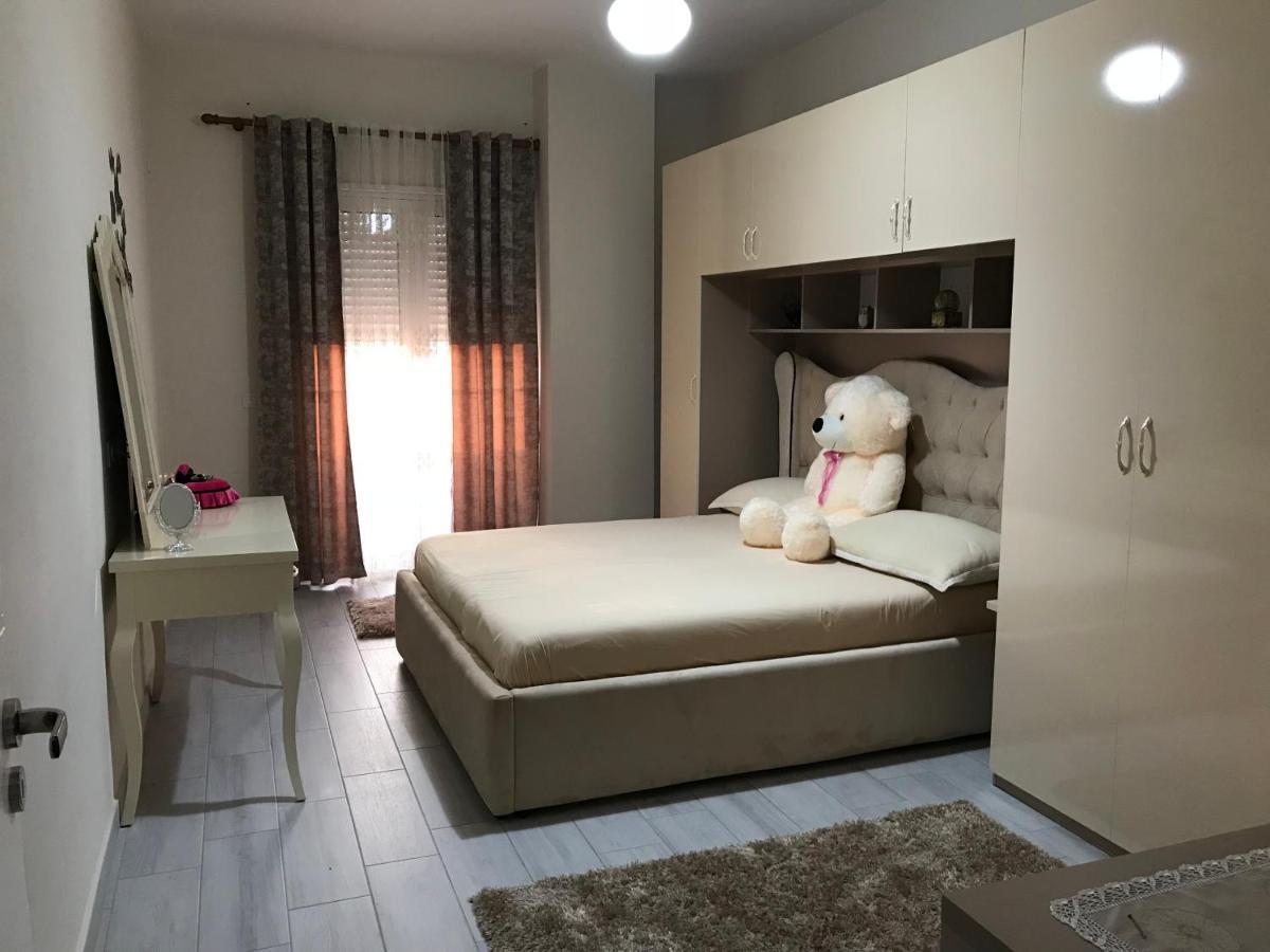 Hotel Vila Dedej Durres Bagian luar foto
