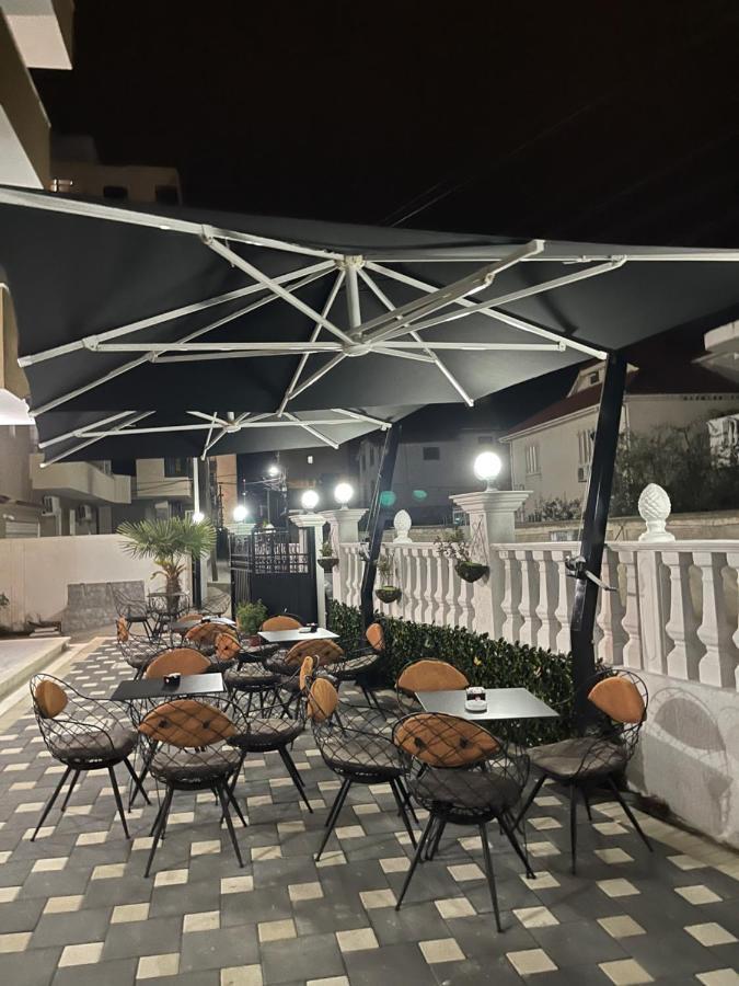 Hotel Vila Dedej Durres Bagian luar foto