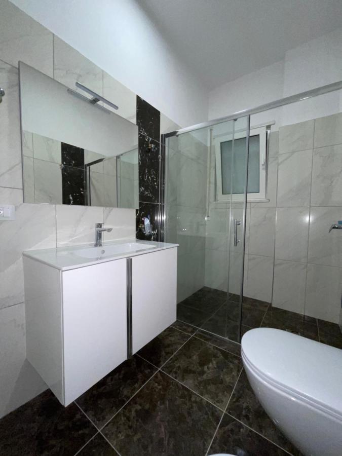 Hotel Vila Dedej Durres Bagian luar foto