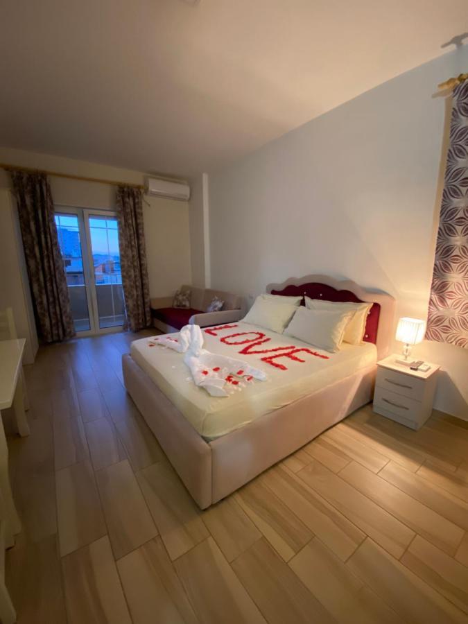 Hotel Vila Dedej Durres Bagian luar foto