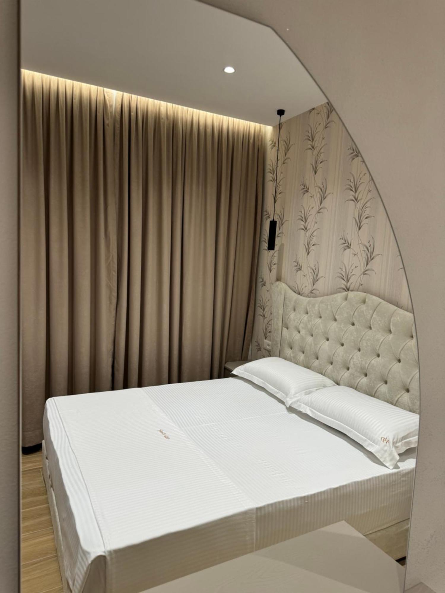 Hotel Vila Dedej Durres Bagian luar foto