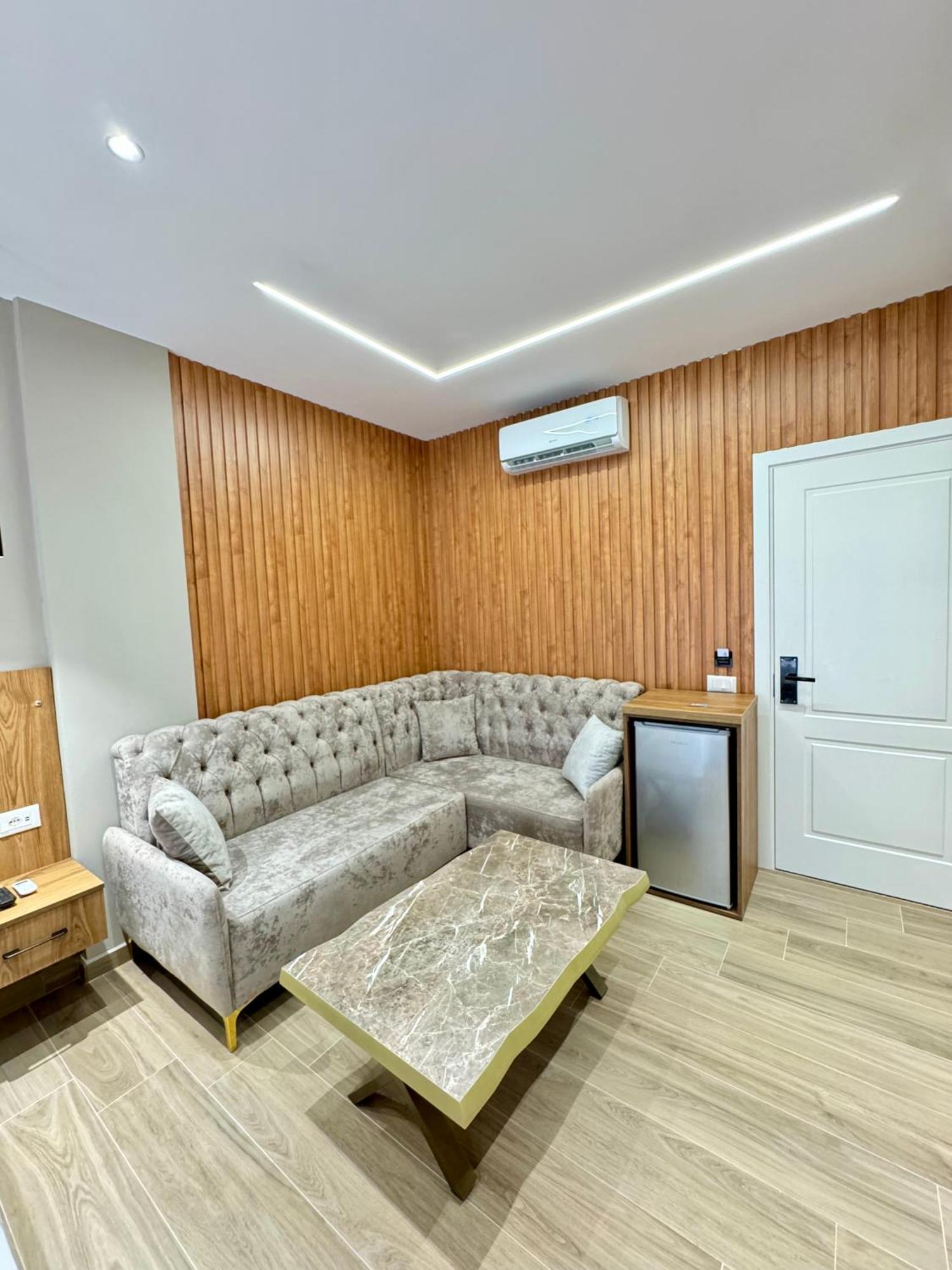 Hotel Vila Dedej Durres Bagian luar foto