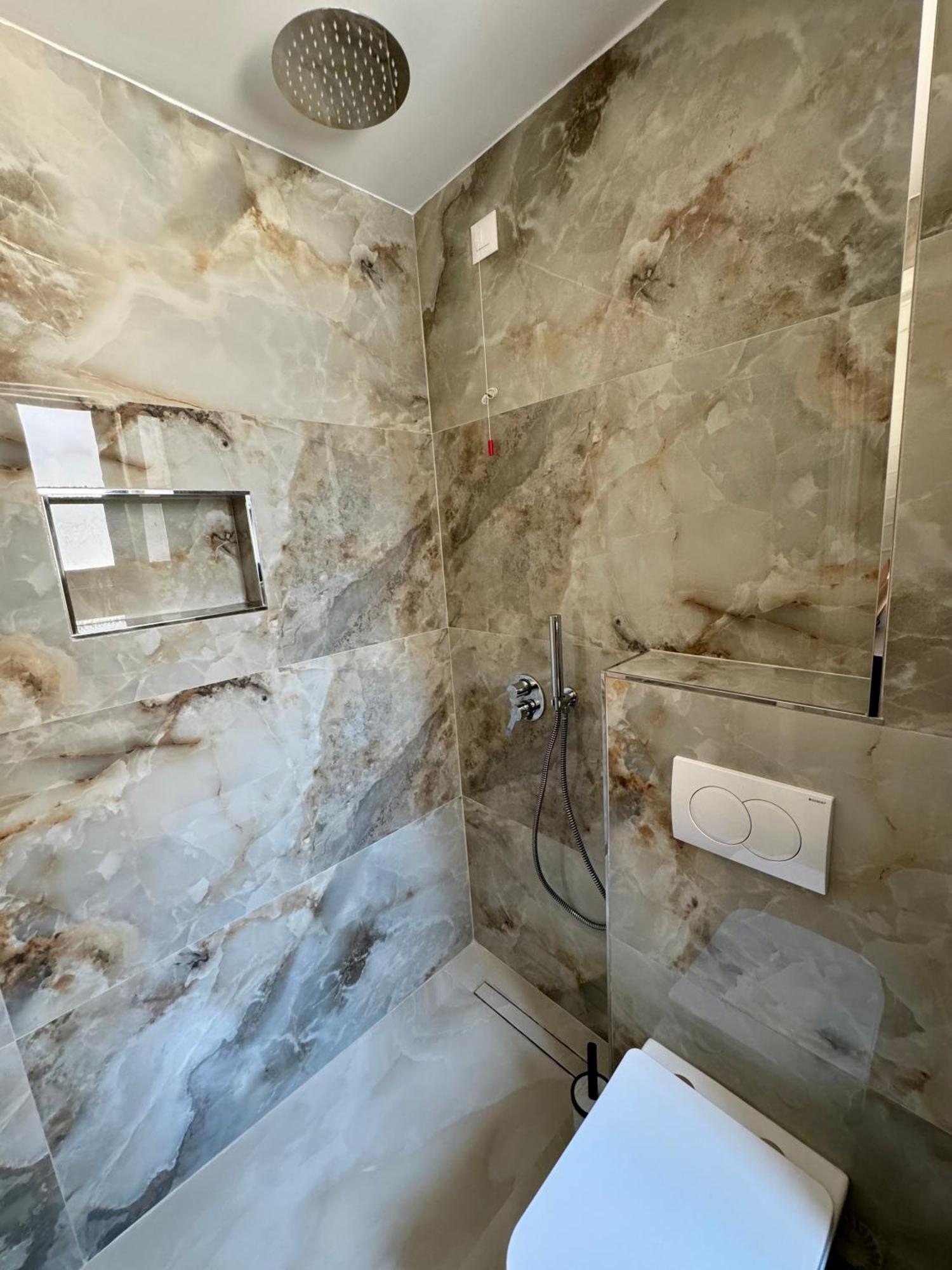 Hotel Vila Dedej Durres Bagian luar foto