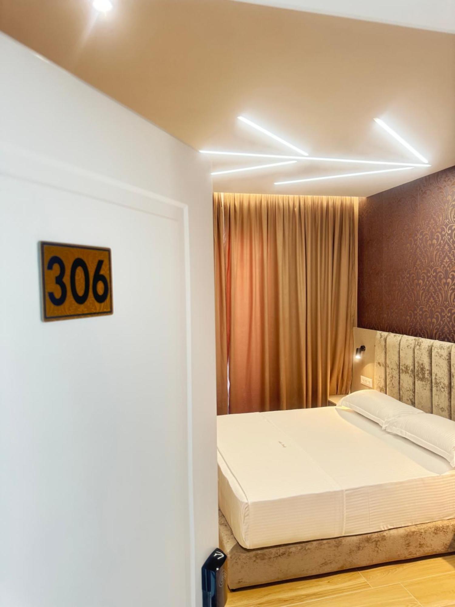 Hotel Vila Dedej Durres Bagian luar foto