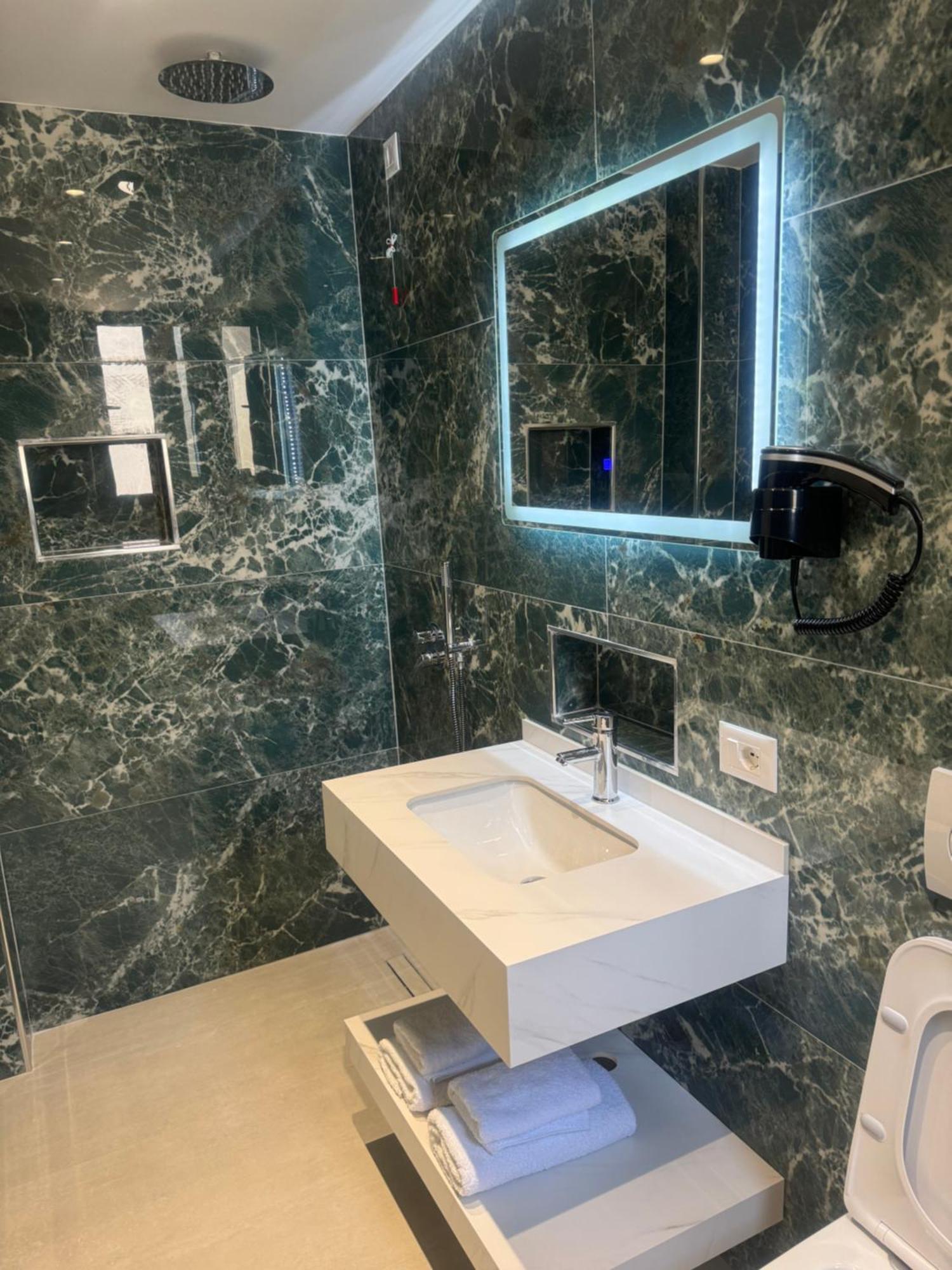 Hotel Vila Dedej Durres Bagian luar foto