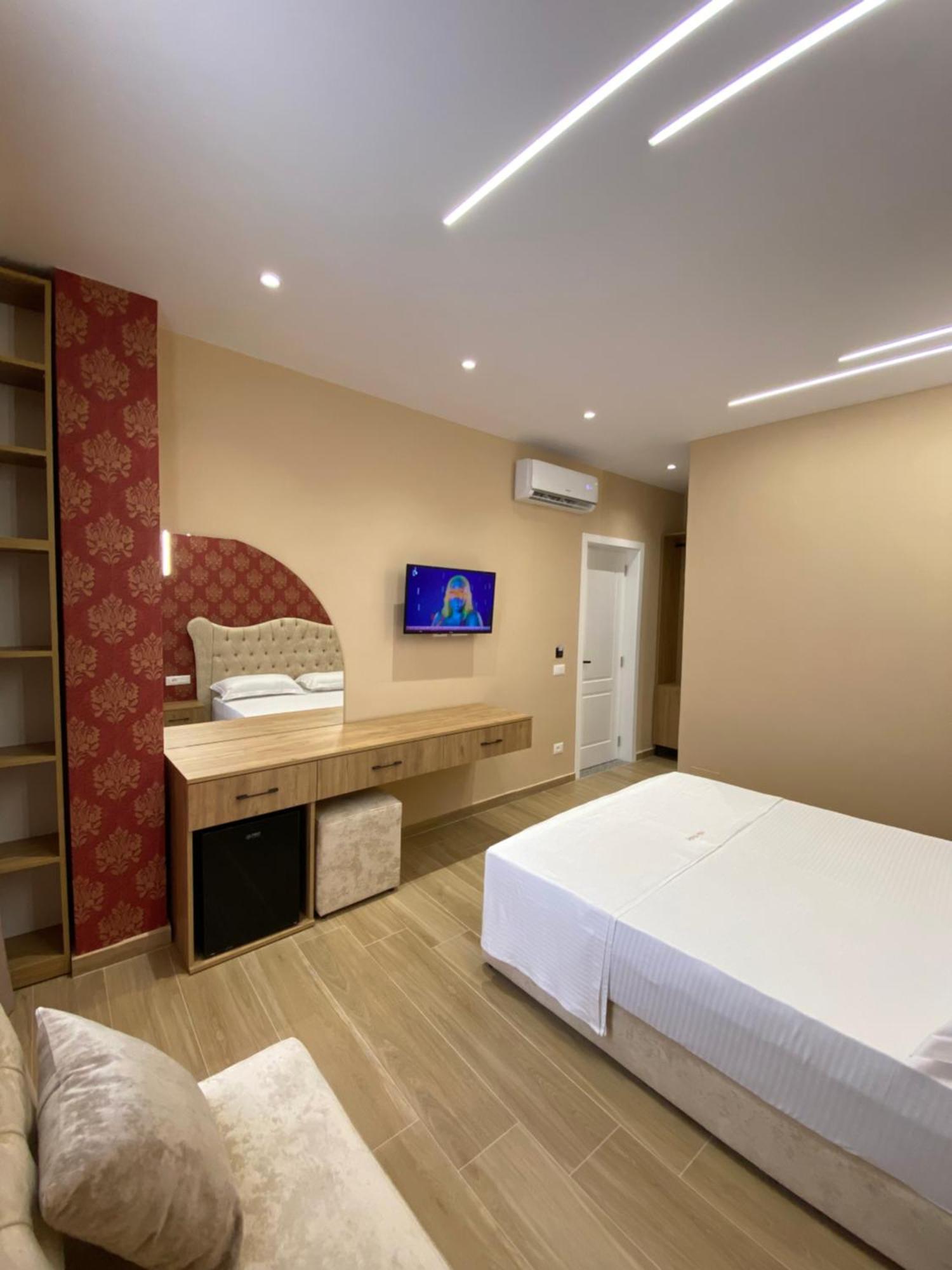 Hotel Vila Dedej Durres Bagian luar foto