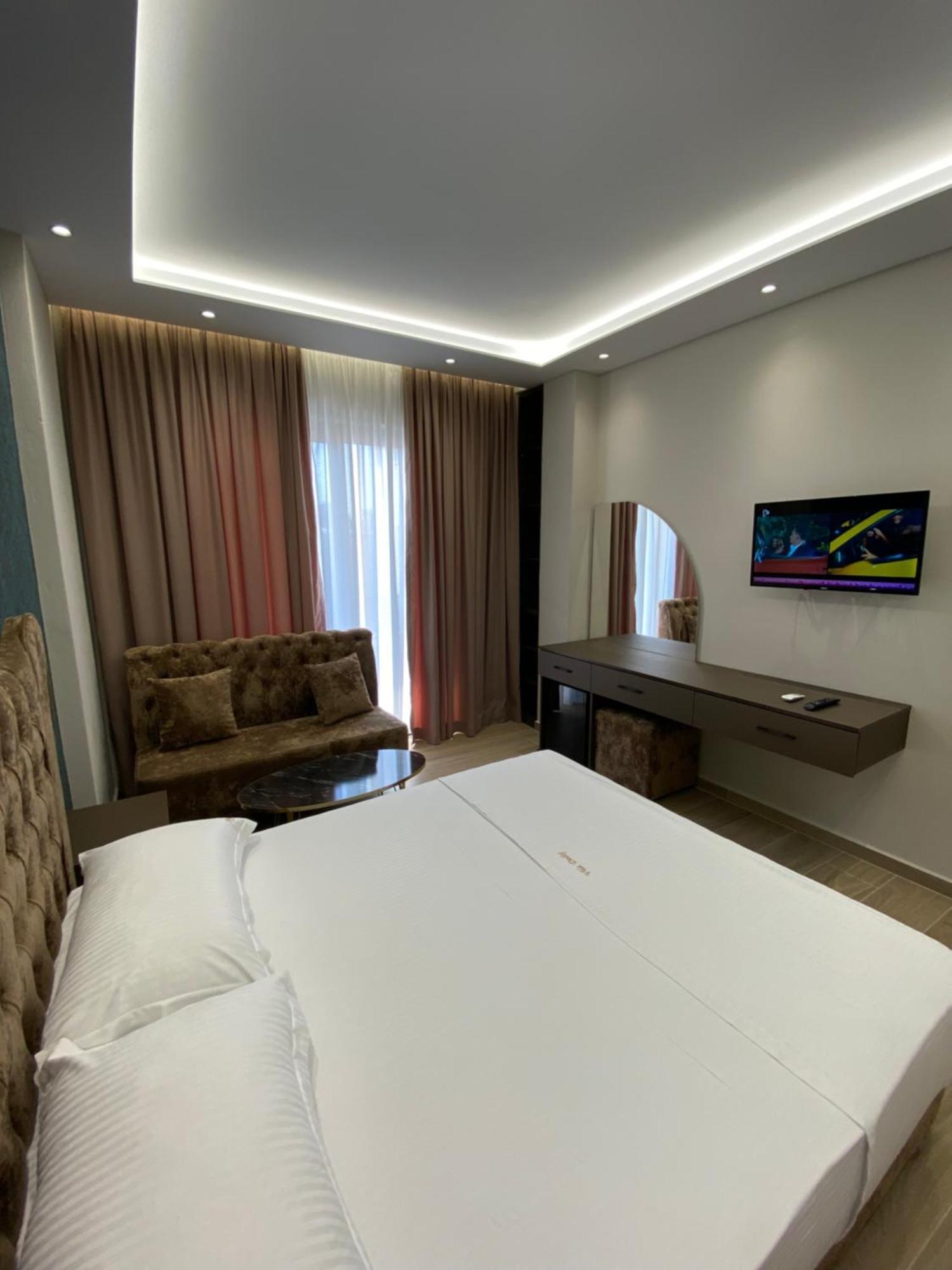 Hotel Vila Dedej Durres Bagian luar foto