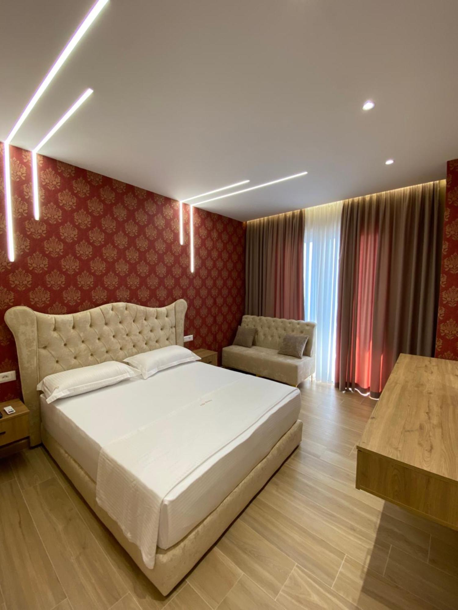 Hotel Vila Dedej Durres Bagian luar foto