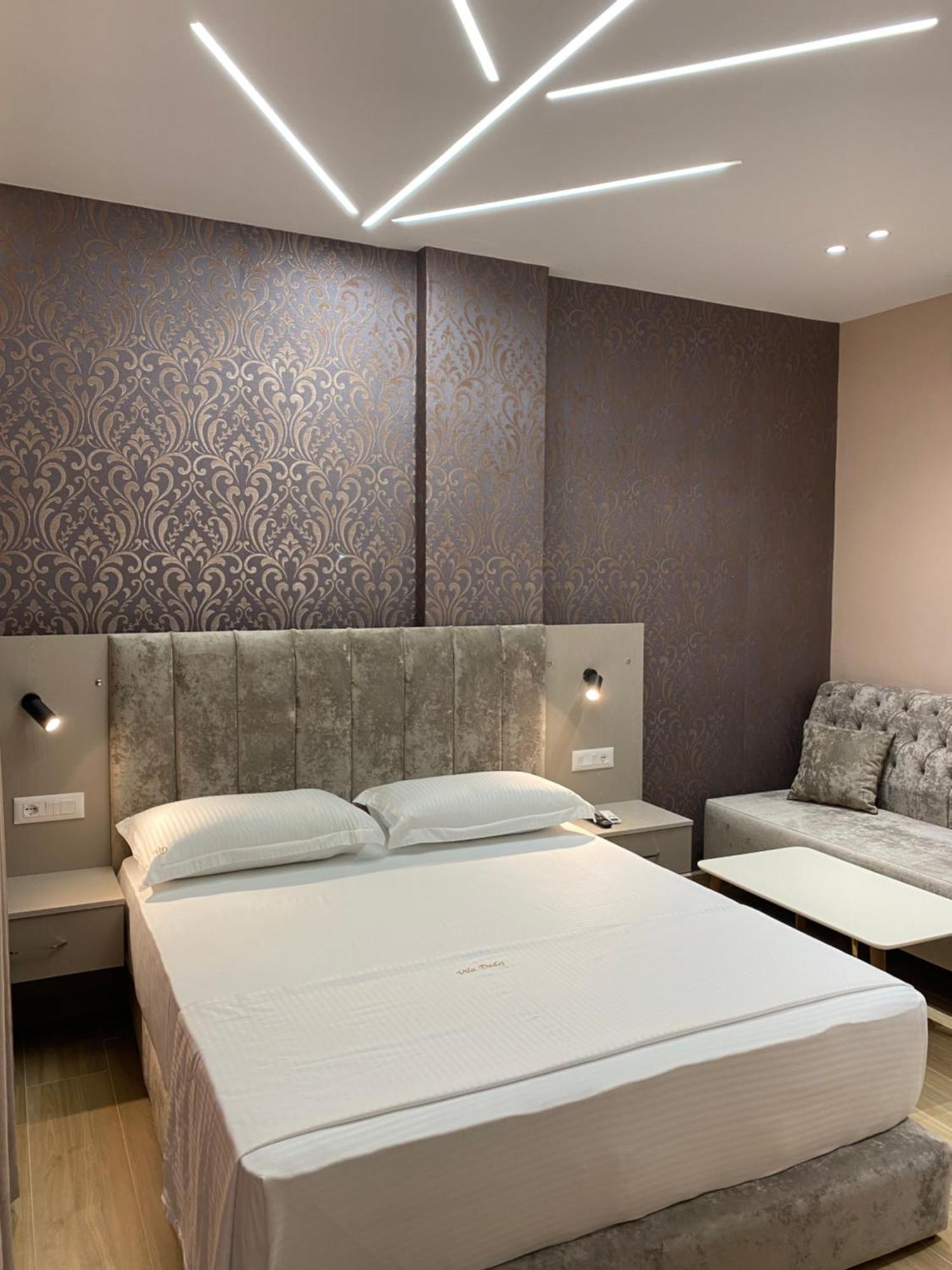 Hotel Vila Dedej Durres Bagian luar foto