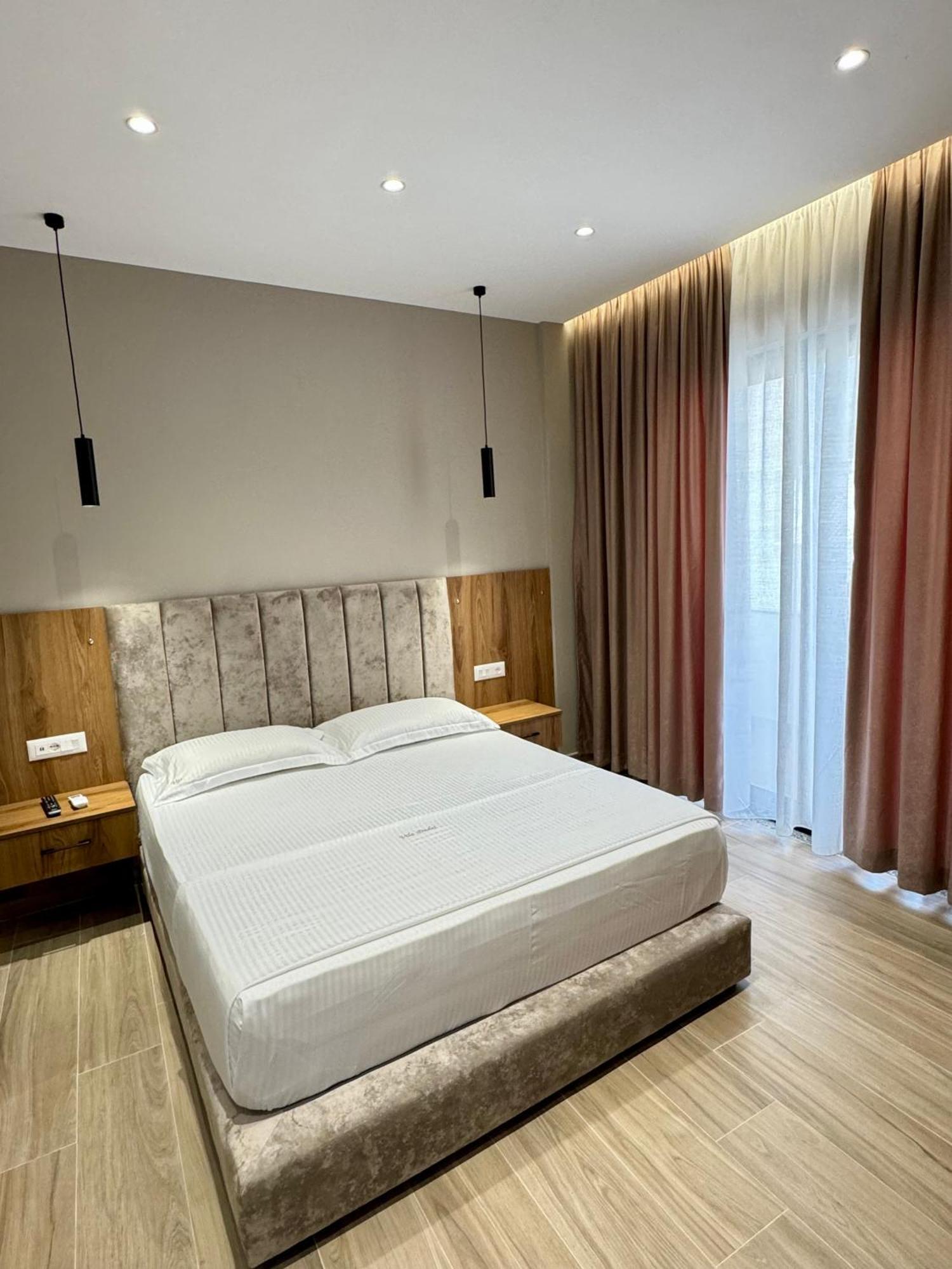 Hotel Vila Dedej Durres Bagian luar foto